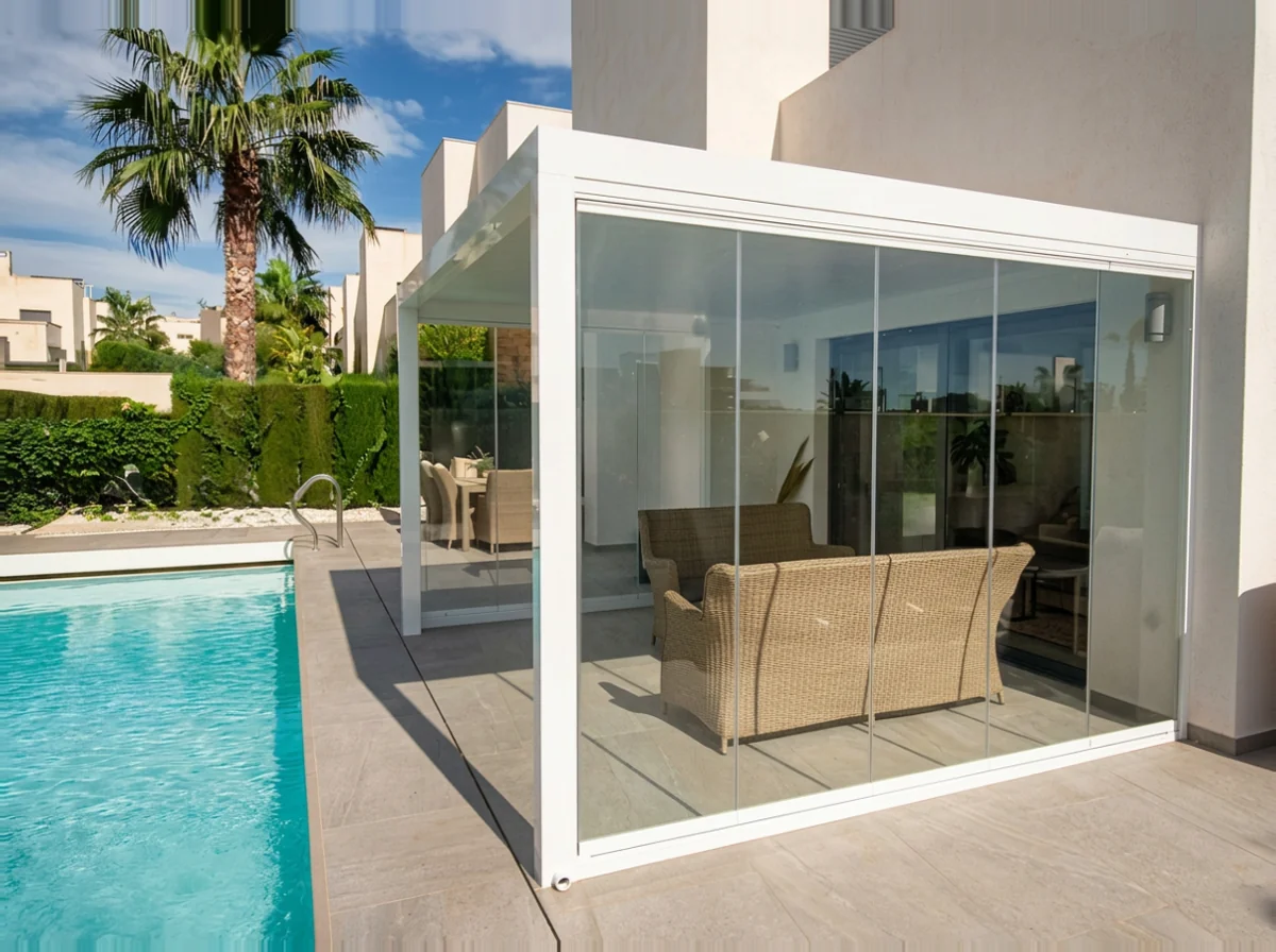 Terraza con cerramiento de cristal terminado