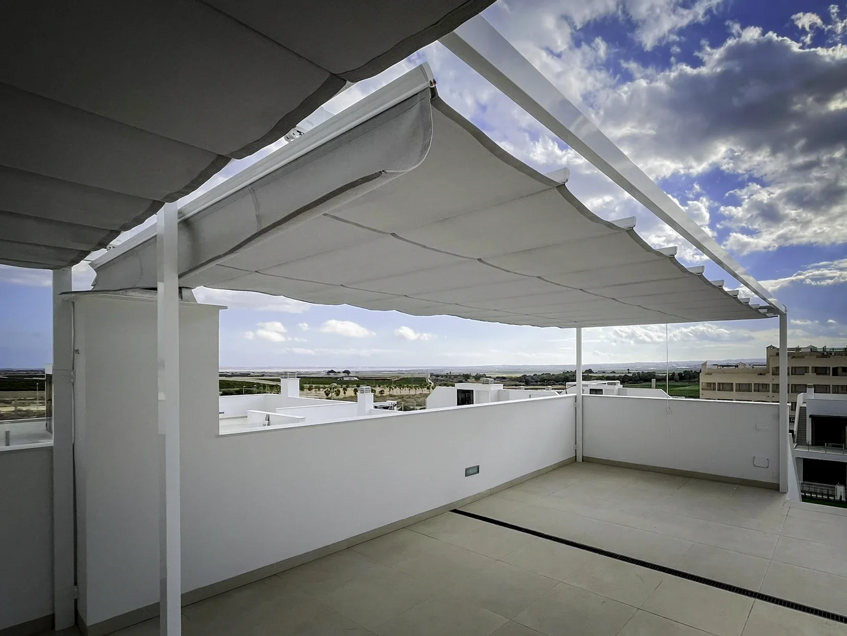 Palillería de lona instalada en una terraza