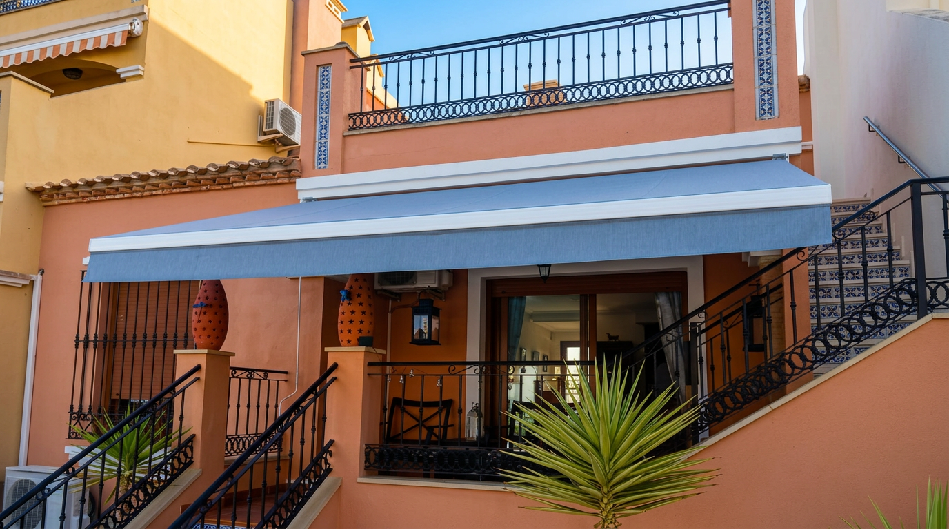 Toldo Premium de brazos articulados instalado