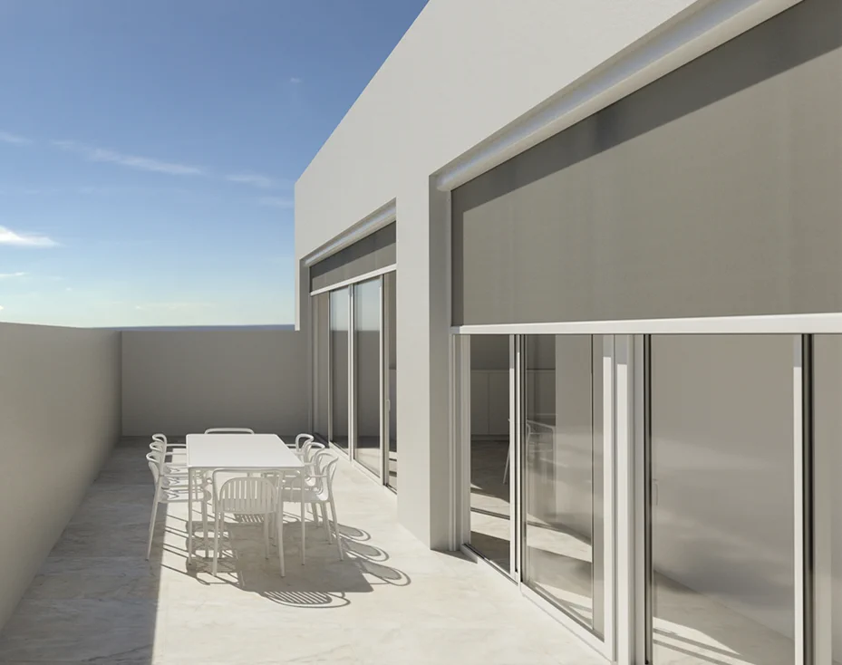 Telón vertical zip instalado en una terraza