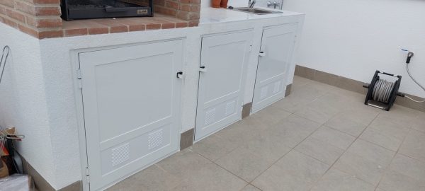 Existing gap conversion - Aluminium solutions that improve order and make better use of awkward spaces. in Alicante | Toldos Corona