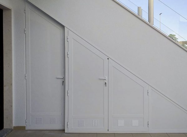 Stair void solution - Aluminium solutions that improve order and make better use of awkward spaces. in Alicante | Toldos Corona