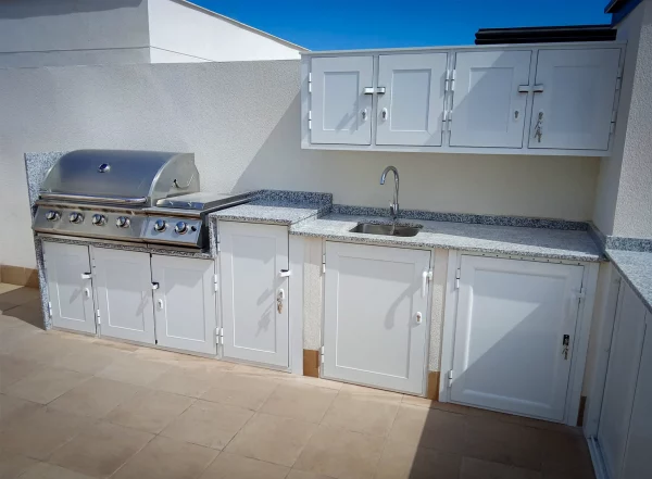 Détail de l'ensemble - Cuisines extérieures pour faire de la terrasse un vrai lieu de vie. à Alicante | Toldos Corona