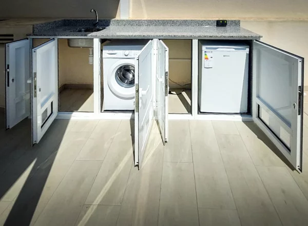 Usage social de l'espace - Cuisines extérieures pour faire de la terrasse un vrai lieu de vie. à Alicante | Toldos Corona