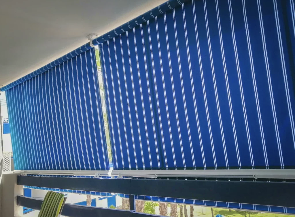 Version stor pour balcons - Screens verticaux pour la protection latérale et périphérique. à Alicante | Toldos Corona