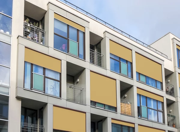 Première application zip - Screens verticaux pour la protection latérale et périphérique. à Alicante | Toldos Corona