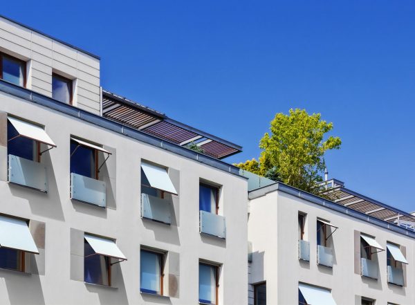 Second straight-point view - Straight-point awnings for windows and sun-exposed facades. in Alicante | Toldos Corona