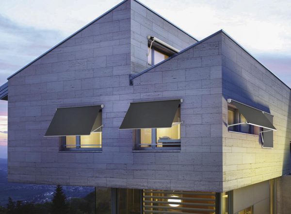 Second range application - Straight-point awnings for windows and sun-exposed facades. in Alicante | Toldos Corona