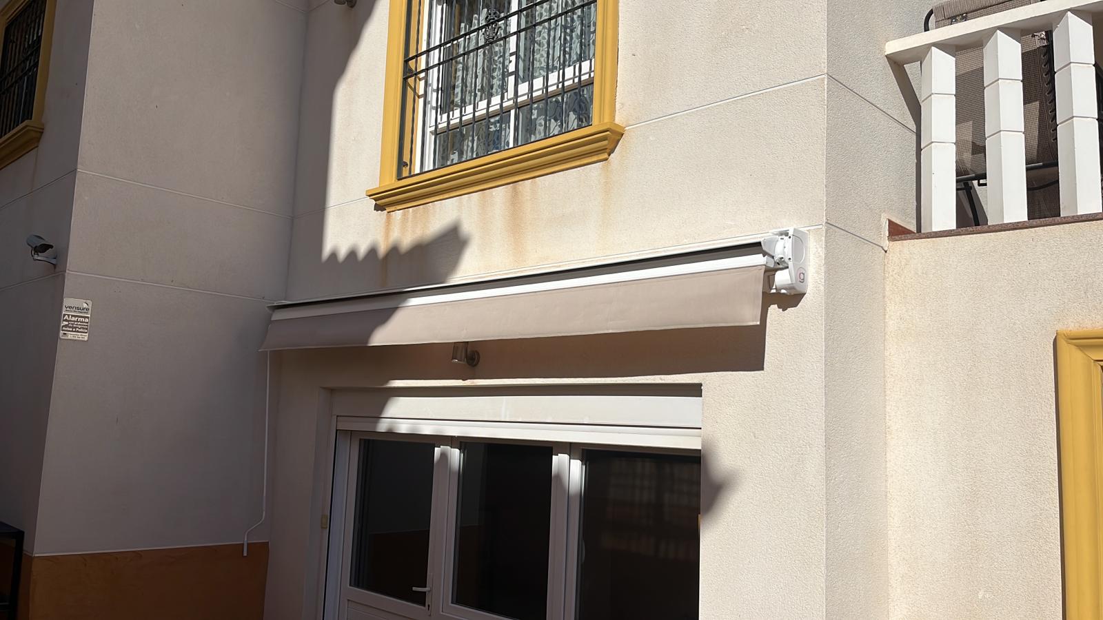 Store semi-coffre 06